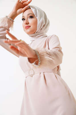 Kol ve Etek Ucu Tüylü Elbise Bej - Tesettür Elbise