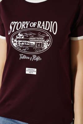 Kol Ve Yaka Biyeli Yazılı T-shirt Bordo - Kadın Giyim Modelleri