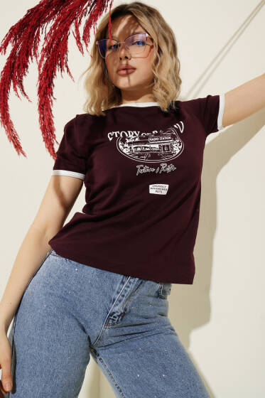 Kol Ve Yaka Biyeli Yazılı T-shirt Bordo - Kadın Giyim Modelleri