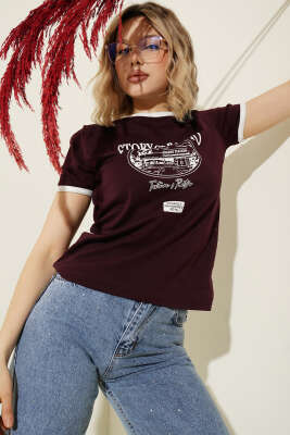 Kol Ve Yaka Biyeli Yazılı T-shirt Bordo 