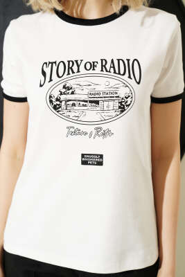 Kol Ve Yaka Biyeli Yazılı T-shirt Ekru - Kadın Giyim Modelleri