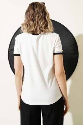 Kol Ve Yaka Biyeli Yazılı T-shirt Ekru - Kadın Giyim Modelleri