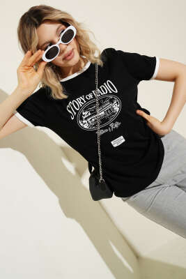 Kol Ve Yaka Biyeli Yazılı T-shirt Siyah - Kadın Giyim Modelleri