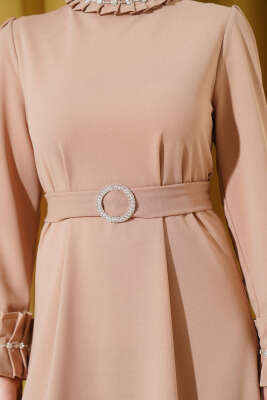 Kol ve Yaka Pliseli Taşlı Elbise Camel - Tesettür Elbise