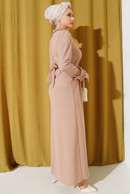 Kol ve Yaka Pliseli Taşlı Elbise Camel - Tesettür Elbise