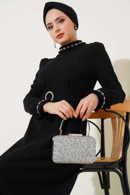 Kol ve Yaka Pliseli Taşlı Elbise Siyah - Tesettür Elbise