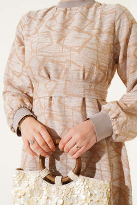 Kol ve Yaka Ribanalı Desenli Elbise Bej - Tesettür Elbise