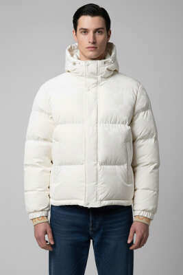 Kol Yazılı Kapüşonlu Şişme Erkek Mont Beyaz - EKSİ BİR