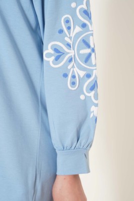 Kolları Çiçek Nakış Detaylı Mavi Tunik - Thumbnail