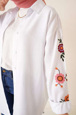 Kolları Çiçek Nakışlı Gömlek Beyaz - Gömlek