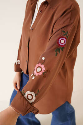 Kolları Çiçek Nakışlı Gömlek Kahve - Gömlek
