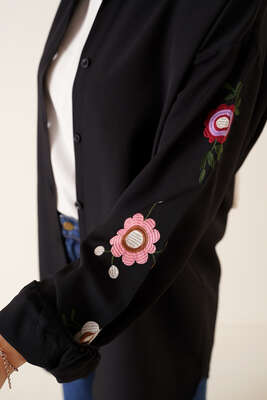 Kolları Çiçek Nakışlı Gömlek Siyah - Gömlek