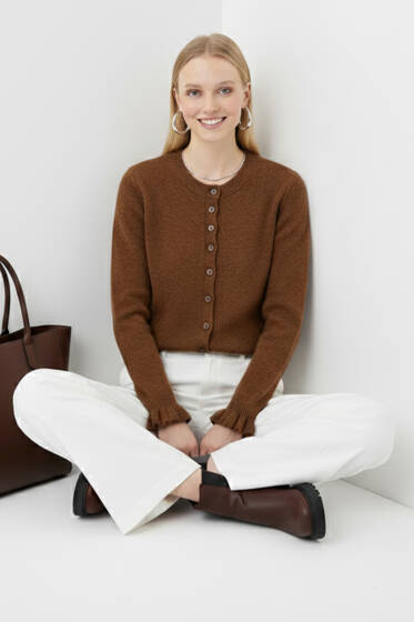 Kolları Fırfır Detaylı Triko Hırka Kahve - Kadın Giyim Modelleri