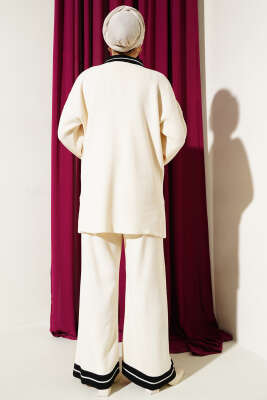 Kolları Metal Düğme Detaylı Triko Takım Bej - İkili Takım