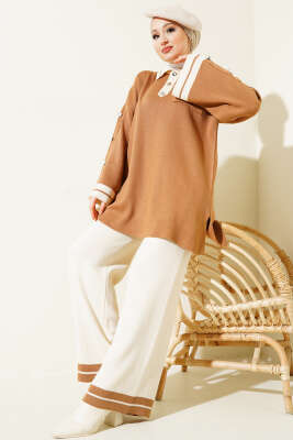 Kolları Metal Düğme Detaylı Triko Takım Bisküvi 