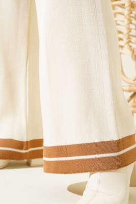 Kolları Metal Düğme Detaylı Triko Takım Bisküvi - İkili Takım