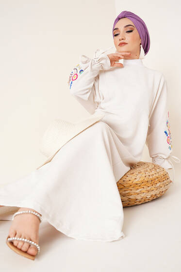 Kolları Nakış İşlemeli Keten Elbise - Tesettür Elbise