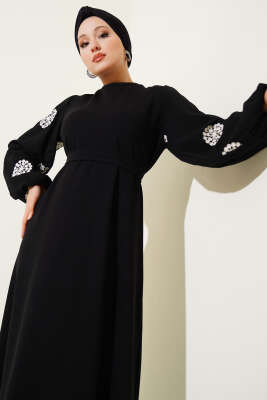 Kolları Nakışlı Kuşaklı Elbise Siyah - 500-700 TL Ürünler