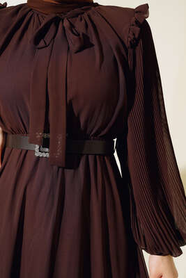 Kolları Piliseli Elbise Acı Kahve - Elbise