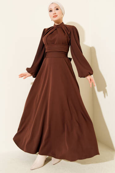 Kolları Piliseli Kuşaklı Abiye Elbise Kahve - Elbise