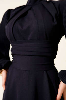 Kolları Piliseli Kuşaklı Abiye Elbise Lacivert - Elbise