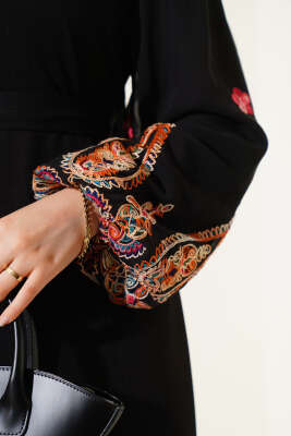 Kolları Şifon Nakışlı Elbise Siyah - Tesettür Elbise