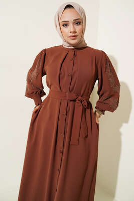 Kolları Taşlı Kuşaklı Elbise Kahve - Tesettür Elbise
