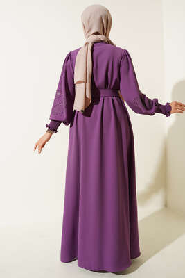 Kolları Taşlı Kuşaklı Elbise Menekse - Tesettür Elbise