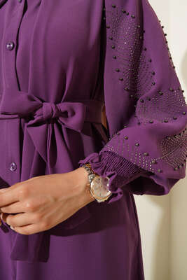 Kolları Taşlı Kuşaklı Elbise Menekse - Tesettür Elbise