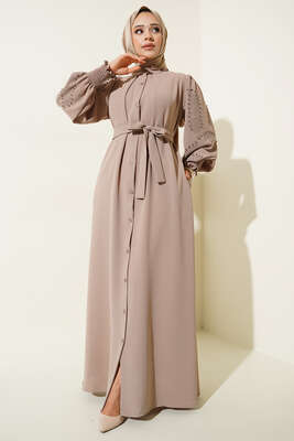 Kolları Taşlı Kuşaklı Elbise Vizon 