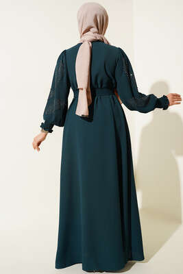 Kolları Taşlı Kuşaklı Elbise Zümrüt Yeşili - Tesettür Elbise