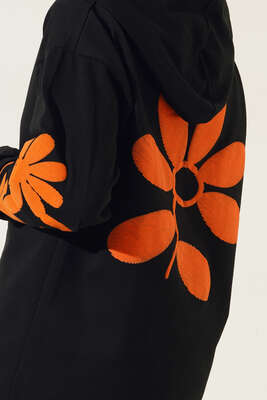 Kolları Ve Sırtı Çiçek Baskılı Tunik Siyah - Tunik