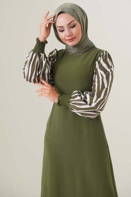 Kolları Zebra Desen Kuşaklı Haki Elbise - Tesettür Elbise