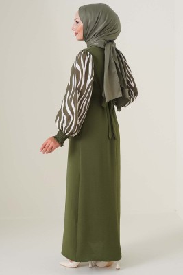 Kolları Zebra Desen Kuşaklı Haki Elbise - Tesettür Elbise