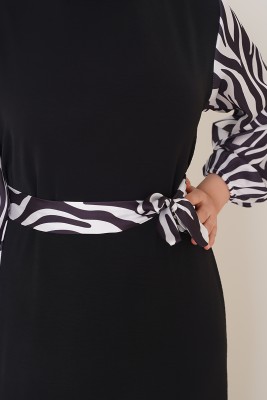Kolları Zebra Desen Kuşaklı Siyah Elbise - Thumbnail
