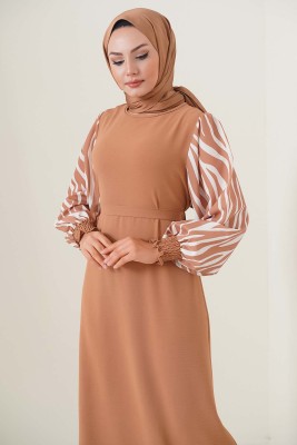 Kolları Zebra Desen Kuşaklı Taba Elbise - Tesettür Elbise
