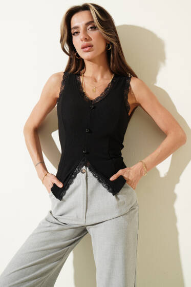 Kolsuz V Yaka Dantel Bluz Siyah - Bluz