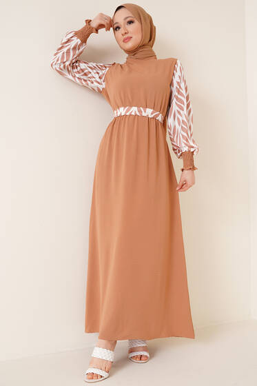 Kolu Desenli Bisiklet Yaka Ayrobin Elbise Latte - Tesettür Elbise