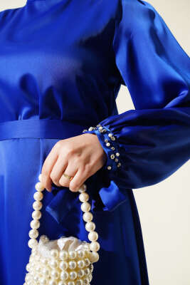 Kolu Taşlı Bağlamalı Saten Abiye Elbise Saks - Tesettür Elbise