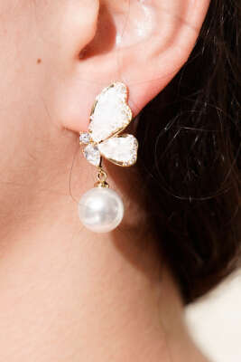 Kristal Kelebek Kanadı ve İnci Sallantılı Küpe Gold - Küpe