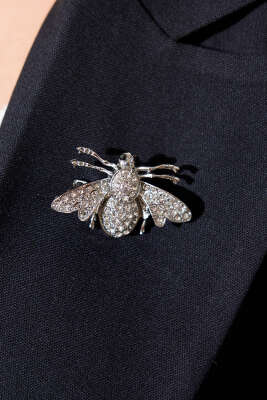 Kristal Taşlı Arı Figürlü Broş Gümüş - KONYALI BİJUTERİ