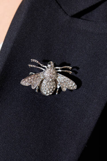 Kristal Taşlı Arı Figürlü Broş Gümüş - Broş