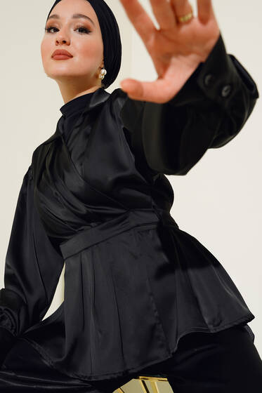Kruvaze Yaka Dökümlü Saten Bluz Siyah - Bluz