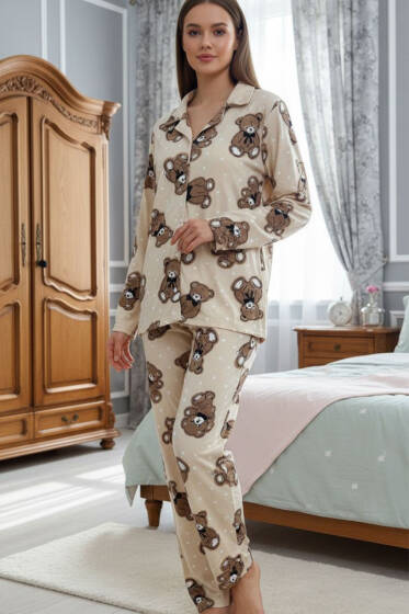 Kruvaze Yaka Düğmeli Ayıcık Desenli Süet Pijama Takımı Bej - Pijama