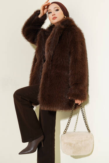 Kruvaze Yaka Düğmeli Kürklü Mont Kahve - Mont