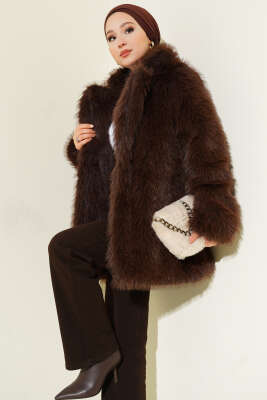 Kruvaze Yaka Düğmeli Kürklü Mont Kahve - Mont