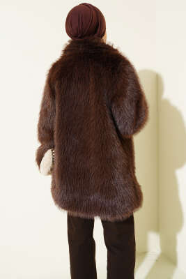 Kruvaze Yaka Düğmeli Kürklü Mont Kahve - Mont