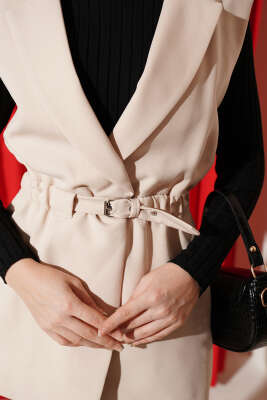 Kruvaze Yaka Kemerli Yelek Bej - Yelek