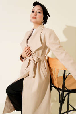 Kruvaze Yakalı Kuşaklı Uzun Kaşe Kaban Bej - Kaban