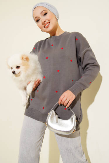 Küçük Kalp Nakışlı Triko Kazak Füme - Triko Kazak